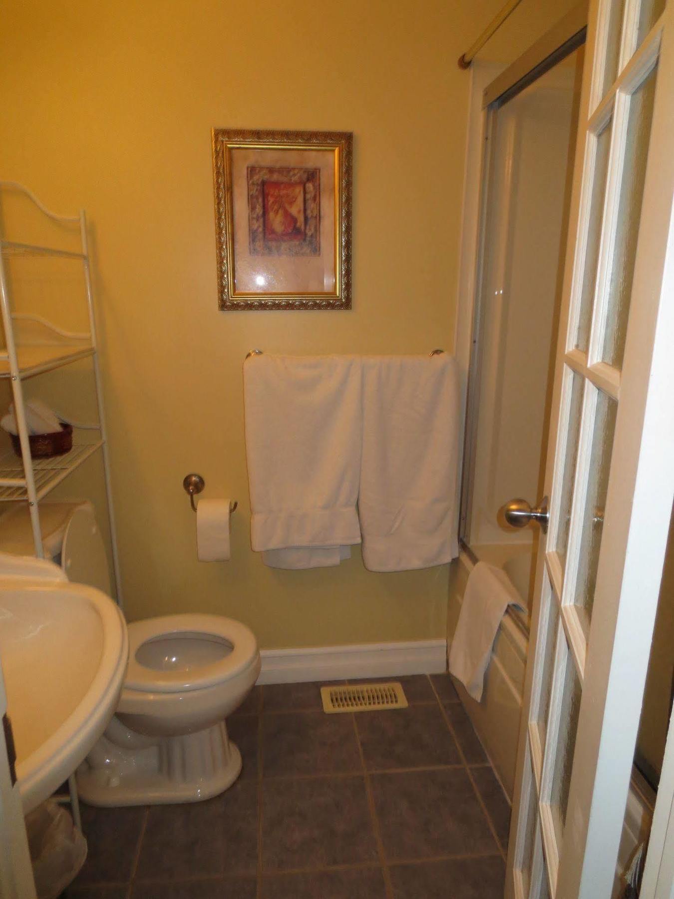 Accommodations Niagara Bed & Breakfast Bagian luar foto