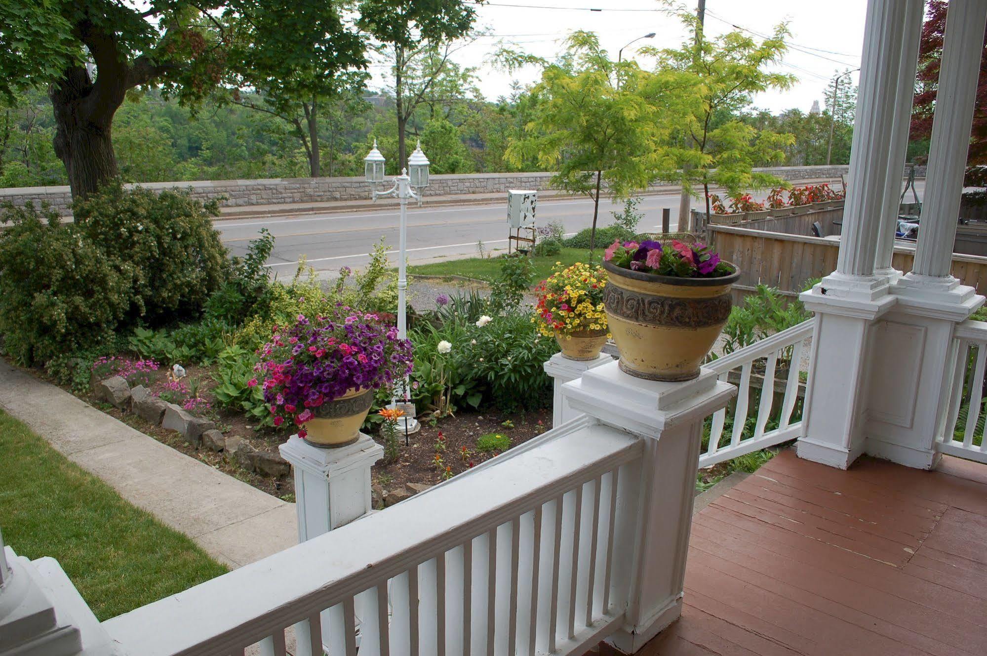 Accommodations Niagara Bed & Breakfast Bagian luar foto
